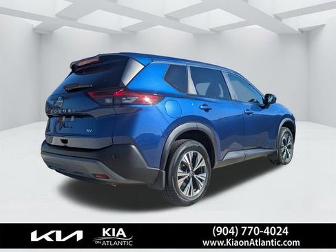 Used 2023 Nissan Rogue SV FWD image 3