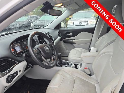 Certified 2019 Jeep Cherokee Limited w/ Luxury Group image 2