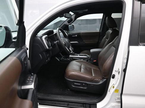 Certified 2020 Toyota Tacoma Limited image 9