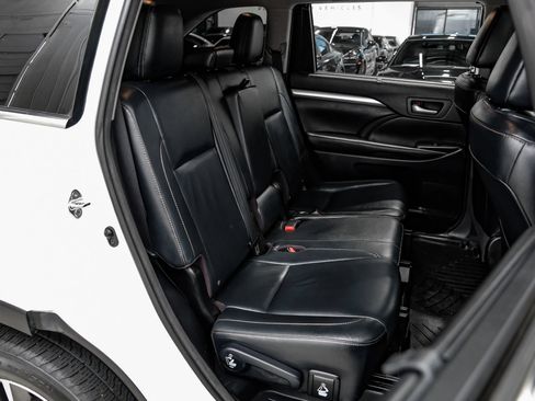 Used 2016 Toyota Highlander XLE FWD image 34