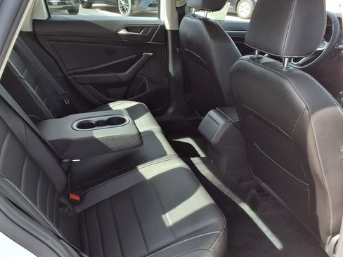 Certified 2022 Volkswagen Jetta SE image 25