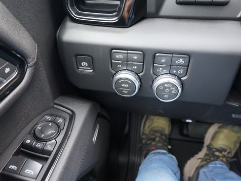 Used 2026 GMC Sierra 3500 AT4 w/ AT4 Premium Plus Package AWD/4WD image 13