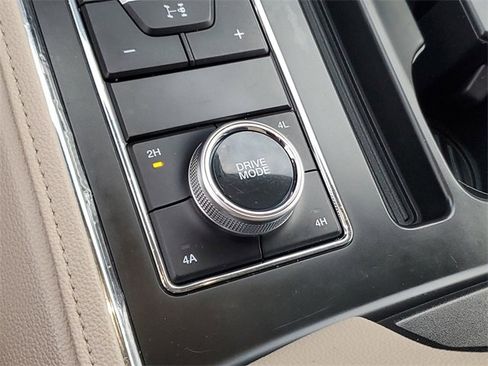 Used 2022 Ford Expedition XLT image 22