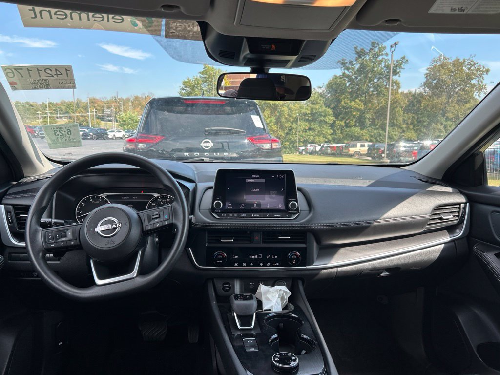 Used 2024 Nissan Rogue SV AWD/4WD image 5