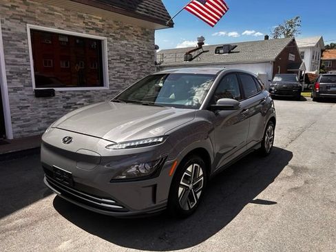 Used 2023 Hyundai Kona SE FWD image 1