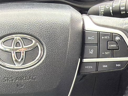 Used 2024 Toyota Sienna XLE image 31