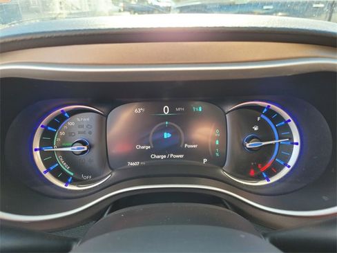 Certified 2018 Chrysler Pacifica Touring-L image 32