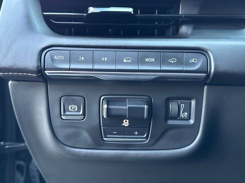 Certified 2024 Cadillac Escalade ESV Sport Platinum w/ LPO, ONYX Package AWD/4WD image 31