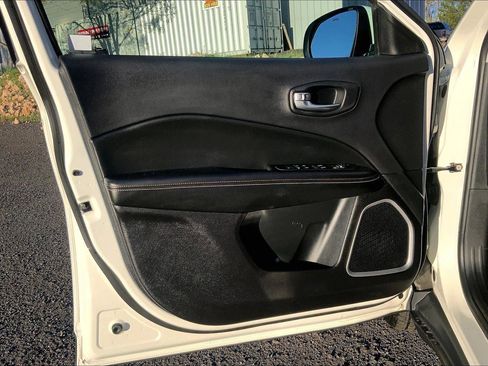 Certified 2018 Jeep Compass Latitude w/ Popular Equipment Group image 23