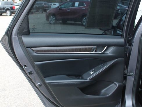 Used 2018 Honda Accord Touring image 16