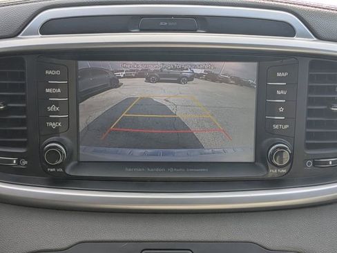 Used 2019 Kia Sorento SX image 31