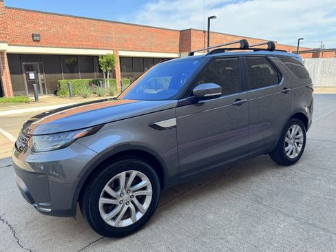 Used 2017 Land Rover Discovery HSE AWD/4WD image 6