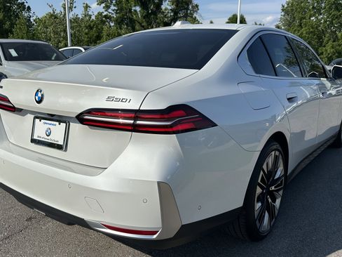 Certified 2024 BMW 530i xDrive w/ Premium Package AWD/4WD image 10