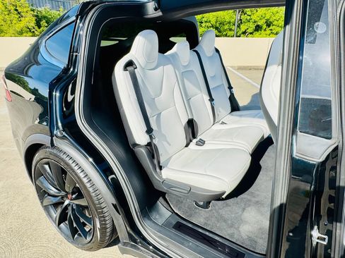 Used 2019 Tesla Model X 100D image 15