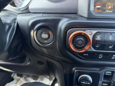 Used 2023 Jeep Gladiator Mojave w/ Cold Weather Group AWD/4WD image 17