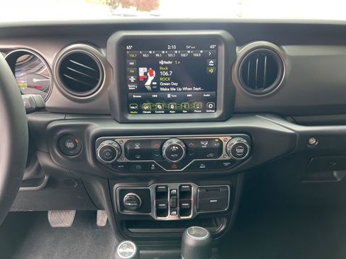 Used 2023 Jeep Wrangler Unlimited w/ 8.4" Radio Group AWD/4WD image 15