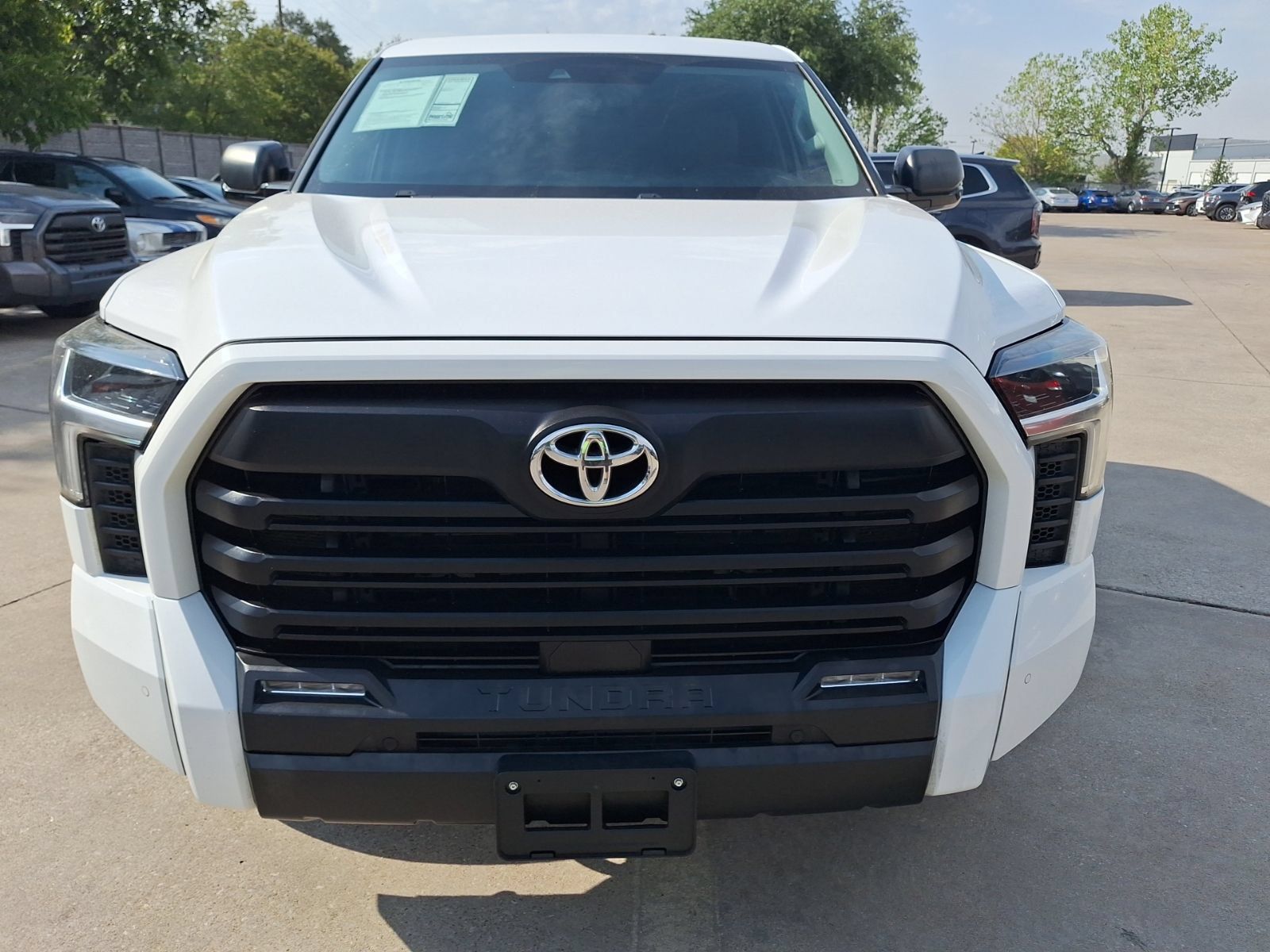 Used 2022 Toyota Tundra SR5 w/ SR5 Convenience Package AWD/4WD image 9