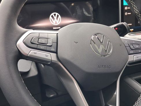New 2026 Volkswagen Tiguan SE R-Line AWD/4WD image 16