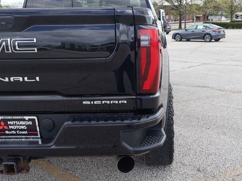 Used 2024 GMC Sierra 3500 Denali Ultimate AWD/4WD image 19