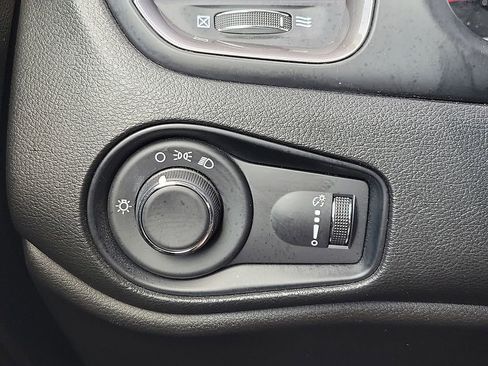 Used 2023 Jeep Renegade Latitude image 14