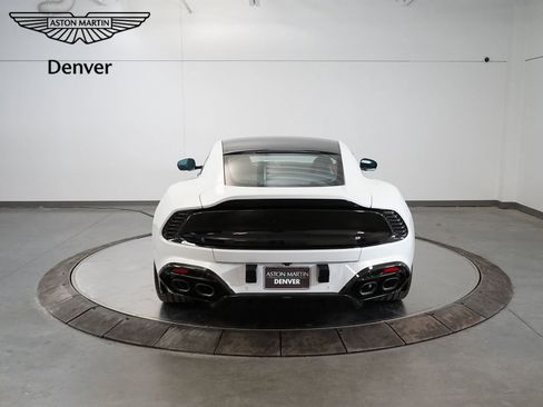 Used 2025 Aston Martin Vanquish image 4