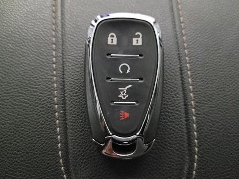 Used 2020 Chevrolet Traverse LT FWD image 32