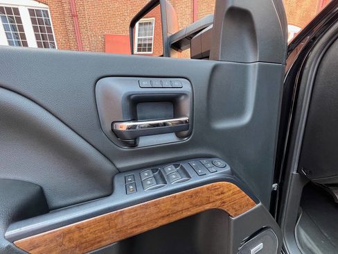 Used 2018 Chevrolet Silverado 2500 High Country w/ Duramax Plus Package image 9