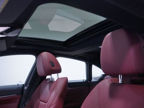 Used 2023 BMW i4 eDrive40 w/ M Sport Package image 8