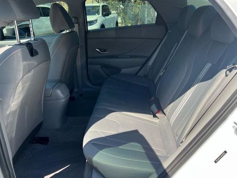 Used 2022 Hyundai Elantra SEL FWD image 9