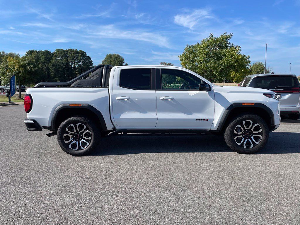 Used 2025 GMC Canyon AT4 w/ Nightfall Edition AWD/4WD image 9