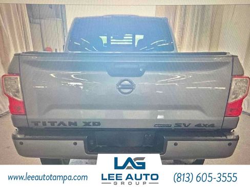 Used 2019 Nissan Titan SV w/ SV Convenience Package AWD/4WD image 3