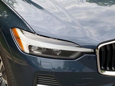 Used 2022 Volvo XC60 B5 Momentum AWD/4WD image 4