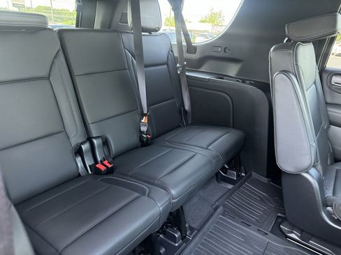 Used 2022 GMC Yukon XL Denali image 12