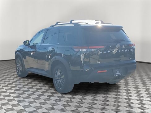 Used 2023 Nissan Pathfinder SV image 6
