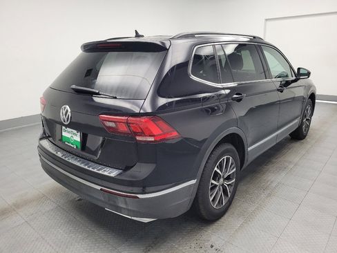 Used 2020 Volkswagen Tiguan SE w/ Panoramic Sunroof Package image 9