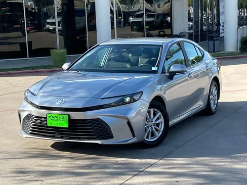 Used 2025 Toyota Camry LE FWD image 11