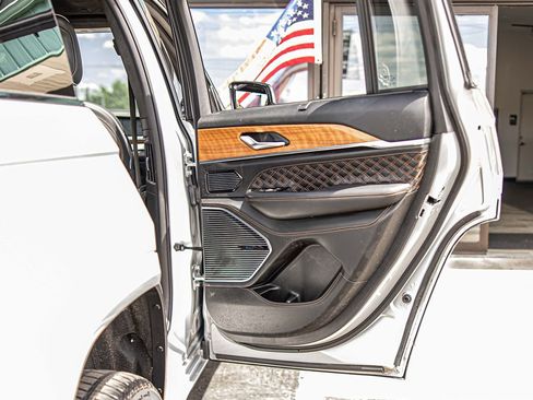 Used 2022 Jeep Grand Cherokee Summit AWD/4WD image 43