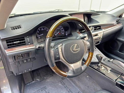 Used 2013 Lexus ES 350 w/ Luxury Pkg FWD image 13