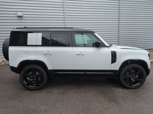 New 2026 Land Rover Defender 110 X-Dynamic SE image 4