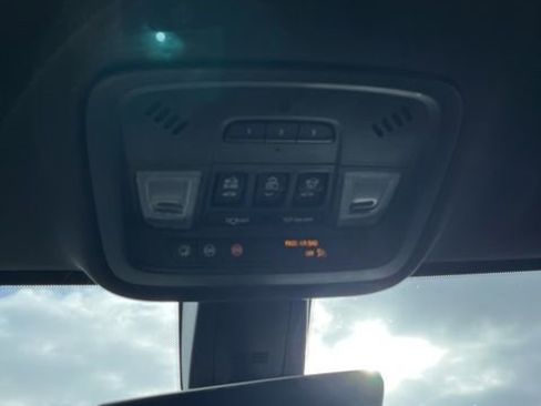 Used 2022 Chevrolet Traverse LT w/ LT Premium Package AWD/4WD image 57