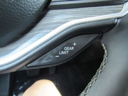 Used 2024 Jeep Wagoneer Series II w/ Flexible Seating Group RWD image 45