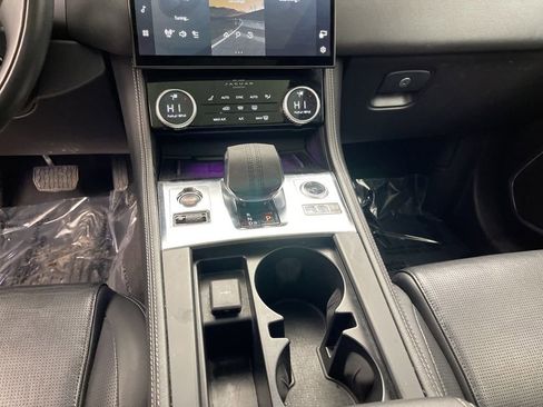 Used 2024 Jaguar F-PACE R-Dynamic S image 12