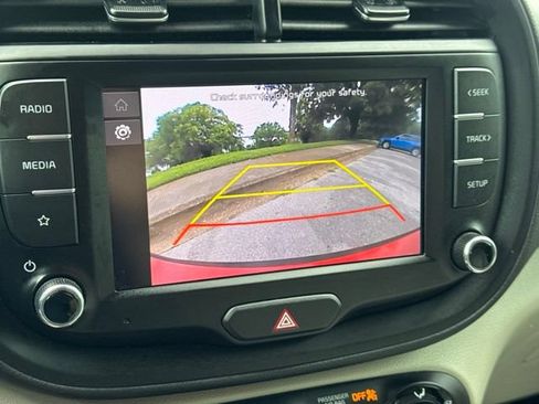 Used 2024 Kia Soul LX FWD image 19