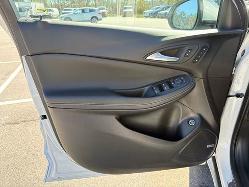 Certified 2025 Buick Encore GX Avenir w/ Avenir Convenience Package image 10