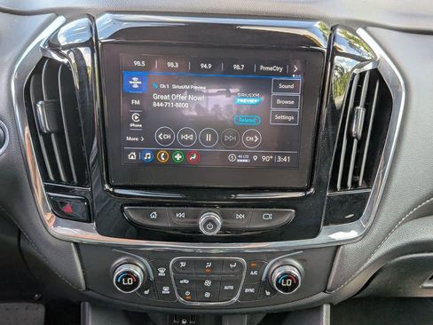 Used 2023 Chevrolet Traverse LT FWD image 30