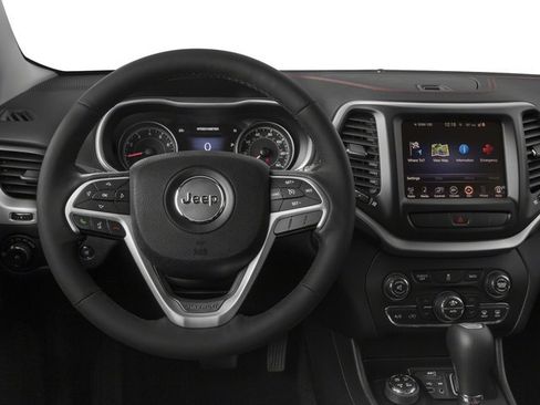 Used 2018 Jeep Cherokee Trailhawk w/ Cold Weather Group AWD/4WD image 10
