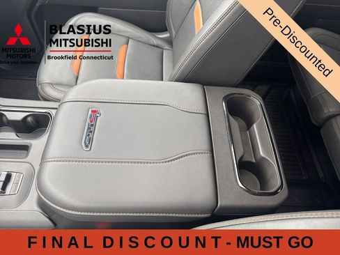 Used 2025 GMC Sierra 2500 AT4 w/ AT4 Premium Plus Package AWD/4WD image 34