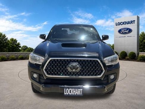 Used 2019 Toyota Tacoma TRD Sport RWD image 2