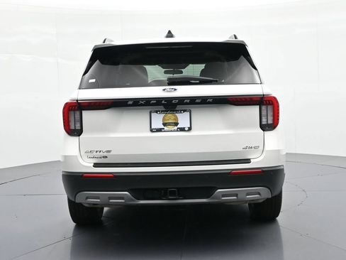 Used 2025 Ford Explorer Active w/ Active Comfort Package AWD/4WD image 7