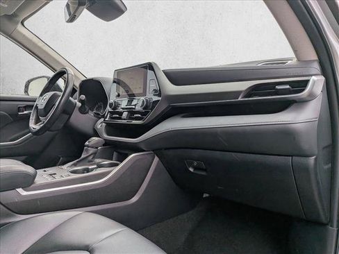 Used 2024 Toyota Highlander XLE image 22